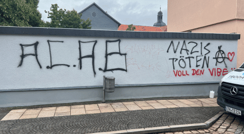 Graffitientfernung Fassade in der Schweiz vorher 1