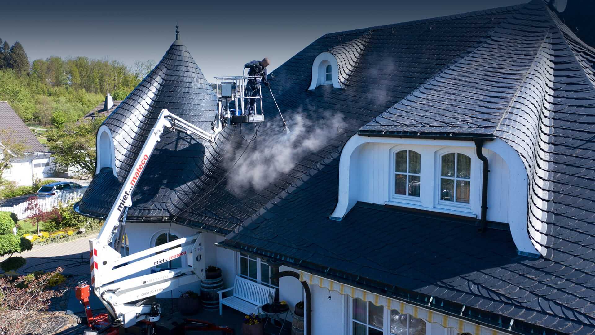 Dachreinigung Schweiz – TÜV-zertifiziert & chemiefrei von TRODATEC mit 5 Jahren Garantie